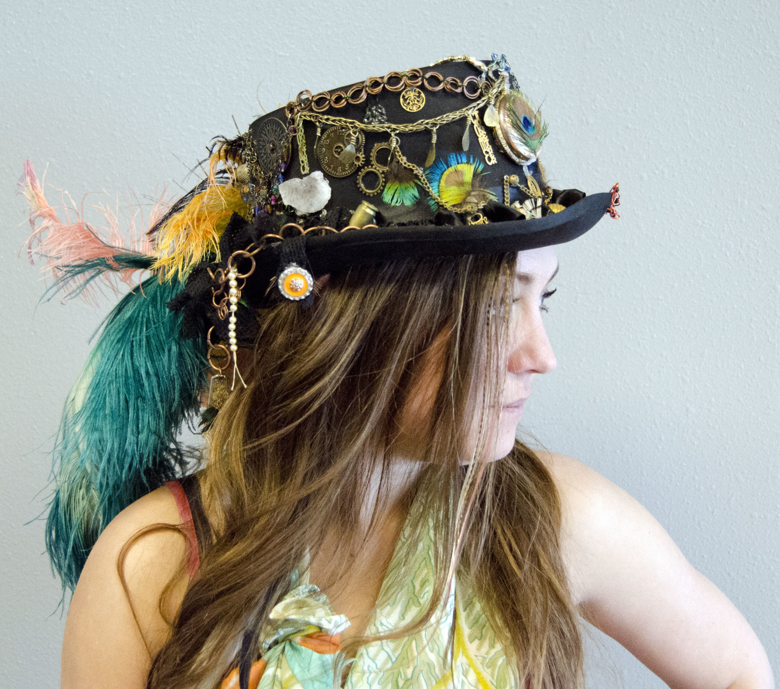 Tosha Riggs Fugle hat side